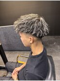 カット×ツイストパーマ×ホワイトメッシュ