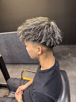 ワンフ(onef)&nbsp;カット×ツイストパーマ×ホワイトメッシュ