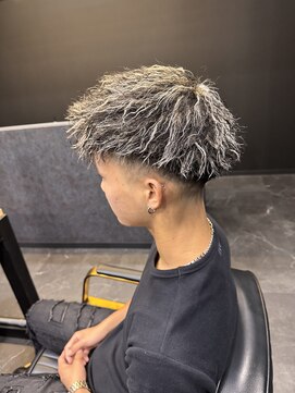 ワンフ(onef) カット×ツイストパーマ×ホワイトメッシュ