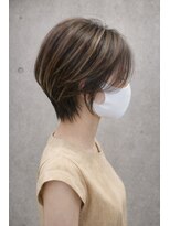 ロハスバイケンジ(LOHAS by KENJE)&nbsp;白髪ぼかしハイライトで立体感大人ショート