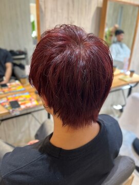 ミュミュ(mu-mu) サーフカール刈り上げセンターパートデザインカラーワインレッド