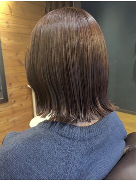 ネスタ ヘアー グラウンド(NESTA hair ground) ウェット仕上げで流行の切りっぱなしボブ°.*