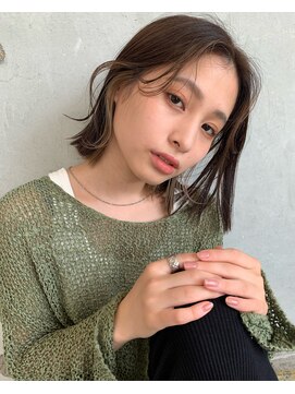 ルーム(Loom.) ナチュラルにちょっぴりエッジを効かせたインナーカラー