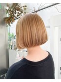 ブロンドベージュ×ミニボブ