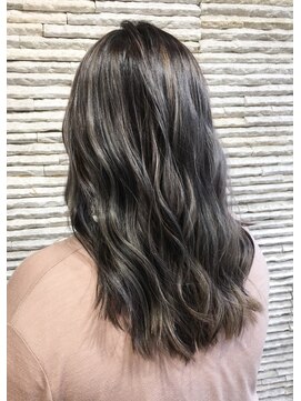 ララ 西川口(LaRA) 人気シルバーグレイ　シークレットハイライトver.