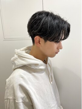 アーリー(Ali'i) センターパート前下がりマッシュニュアンスパーマ