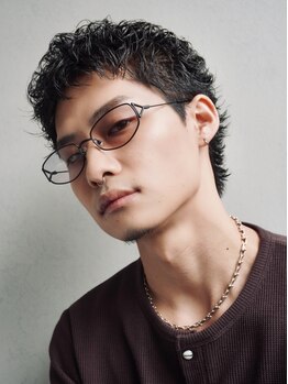 クワトロ オム 大阪梅田(QUATTRO HOMME)の写真/【2F MEN's floor】印象を左右する眉毛。自然でカッコいい眉毛でON/OFFともに好印象に。ケアMENUも充実