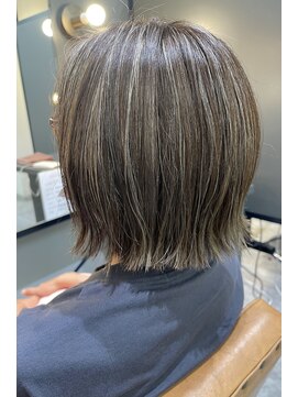 エント(ent) 白髪ぼかしハイライト*切りっぱなしボブ