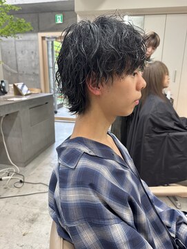 ミィ 浦和(mee) フェザーショート 刈り上げセンターパート ニュアンスデザイン