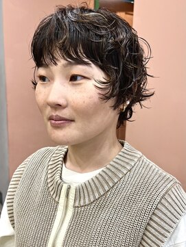 イギー(igggy) ショート　マッシュ　レイヤー　パーマ　スパイラルパーマ