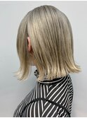 プラチナベージュ、プラチナブロンド、切りっぱなしボブ