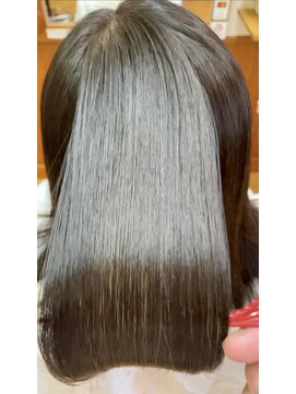 ヘアーキュートレット(Hair Qtlet‘) 艶髪ストレート