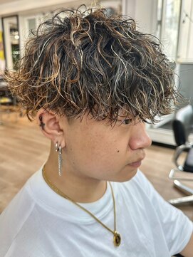 ウェイビーエフティフィフス 横浜西口(WAVEY ft.fifth) ツイストスパイラルパーマ波巻きスパイラル刈り上げマッシュ