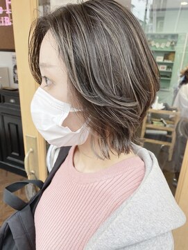 イルウィ(irwi) 【デザインカラー】大人かわいいハイライトカラー　くびれボブ