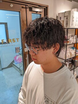 コワファーストナガサキシャンプーボーイ(COIFF1RST NAGASAKI SHAMPOO BOY) ラウンドウルフ×縦落ちパーマ