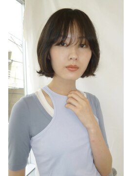 オーオ シカシカ(OOO YY) 長めのバングで大人っぽい外ハネボブ