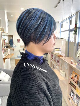 エルフ(elf) 刈り上げショート/前下がりショート/アンブレラカラー/ブルー