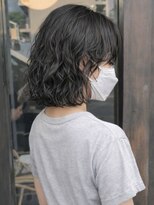 ソラーナ(SOLANA)&nbsp;【暗髪でも動く】くせ毛風ウェーブ×ボブ｜抜け感ニュアンスヘア