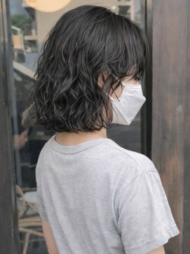 ソラーナ(SOLANA) 【暗髪でも動く】くせ毛風ウェーブ×ボブ｜抜け感ニュアンスヘア