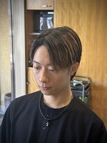 レオヘアワークス(LEO HAIR WORKS) 前下がりセンターパート くびれ 刈り上げない 新潟床屋