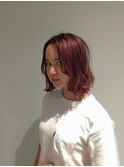 Ailstyle0422-27-5554ワンサイドハニーヘアな外ハネくびれミディ
