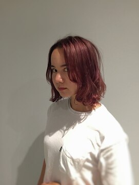 エイル(Ail) Ailstyle0422-27-5554ワンサイドハニーヘアな外ハネくびれミディ