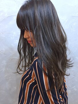 ラヴリア カミツ(LOVERIA KAMITSU) 外国人風ダークグレージュミディ