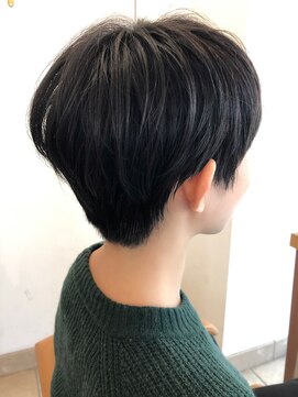 マアムジーコネクション(ma'am zee Connection.) 【ma'amZee conn小林】丸み可愛いハンサムショート