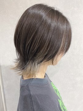 リアイス(Re:ICE) シルバーインナーカラーくびれショートウルフ