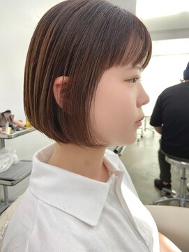 セル(CELL) コンパクトなミニボブヘア チョコレートカラー