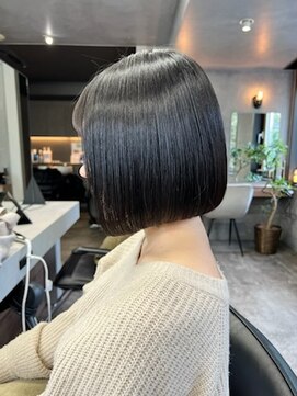 アイユー(ii+U) 平行ボブ　黒髪　艶髪　大人可愛い　透明感