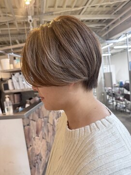 ショートヘア/ハイライトカラー/グレージュ