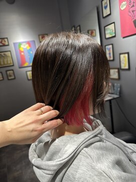 切りっぱなしボブ×インナーカラー