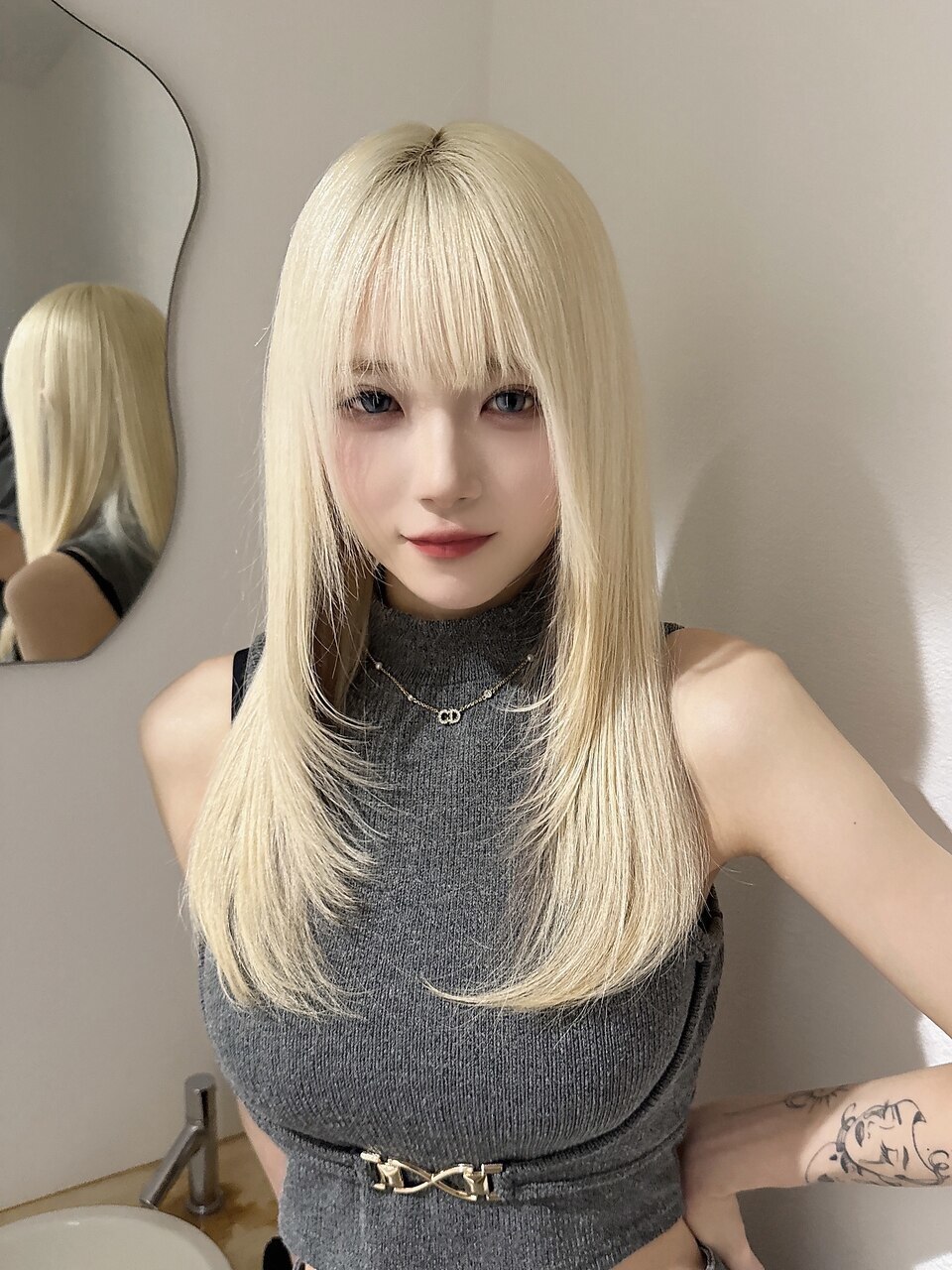 抜きっぱなしブロンド：L268225132｜モニカ(MONIQA)のヘアスタイル