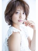 シンプルなボブスタイルで品よく決める