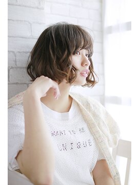 ミラー プラス エヌ(MIRROR+n) 20代30代40代　主役を張れるリラックスボブ【宝塚】