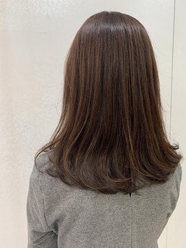 エスカーラ 表参道(THE ESCALA) ラベンダーベージュの艶感ヘアー【タビラマユミ】