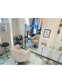 一歩踏み入れると感じることのできる、温かく落ち着いた店内♪アットホームな空間で初めての方もお気軽に◎