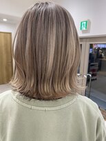 ネイロ 錦糸町(NeiRo)&nbsp;ミルクティーグレージュブリーチ2回ハイトーンカラーくびれボブ