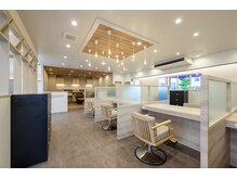 リトル 足利(little)の雰囲気（木の優しいナチュラルテイストの店内は落ち着く雰囲気です♪）