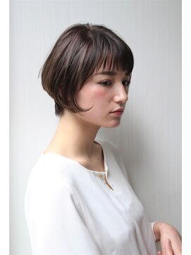 ノーヴェ(Nove) 前下がりショートボブ × フォギーベージュ