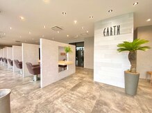 アース コアフュールボーテ 川中島店(EARTH coiffure beaute)の雰囲気（受付から特別体験が始まる。心躍るサロン時間を。）