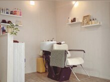 ゆったりと落ち着けるシャンプー台。