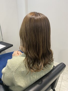 イルミ(iLUMi) iLUMi × ベージュカラー