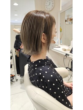 アッシュ 二俣川南口店(Ash) ◆20代30代40代/バレイヤージュ/白髪ぼかし/外はねボブ