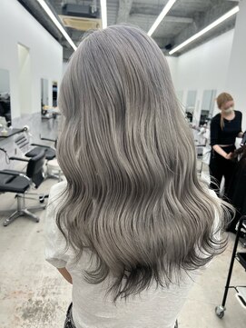 ディーエヌエー バイ エゴル(DiNA by ENGOL) さり気ないデザインカラーでお洒落に