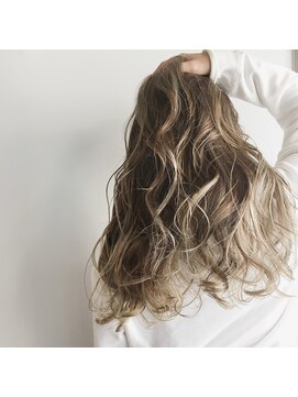 トロニー(TLONY) プラチナベージュ バックスタイル