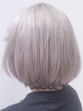 アルバム 銀座(ALBUM GINZA) ホワイトボブ_スリークボブ厚めバングローライト_ba289103