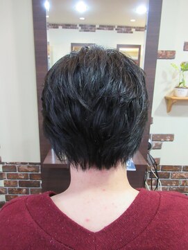 美容室 M 大人かわいいツーブロショート