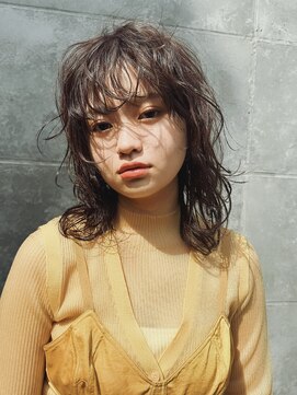 バム 名古屋栄店(BAMM) ミディアムウルフにニュアンスパーマ【坂根】